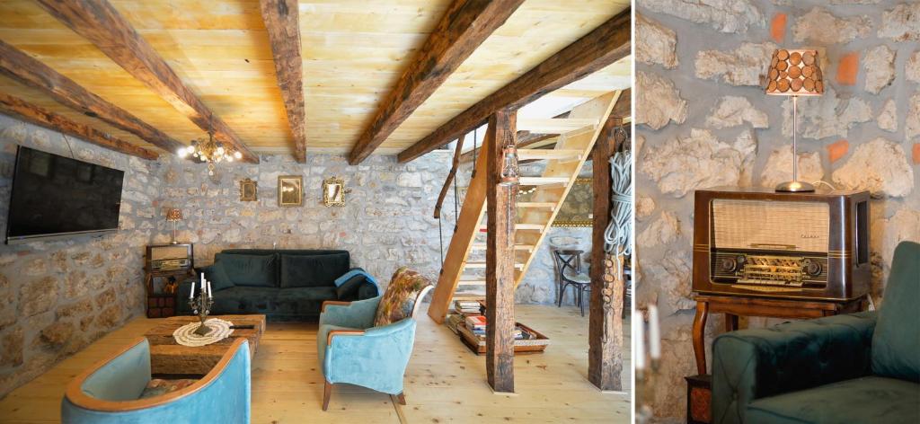 salon z drewnianym sufitem i schodami w obiekcie Rustic house Pojata w mieście Njeguši