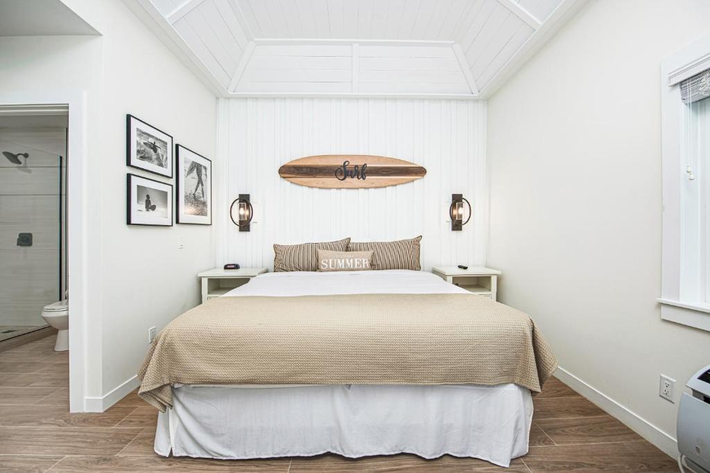Casey Key Resorts - Beachfront - Strandfront Deluxe King Studio