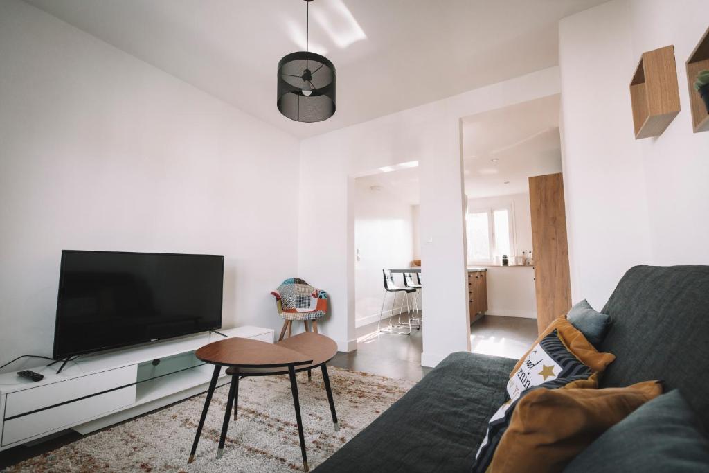 a living room with a couch and a tv at La Perlina - Appartement + Parking - V-rent in Annecy