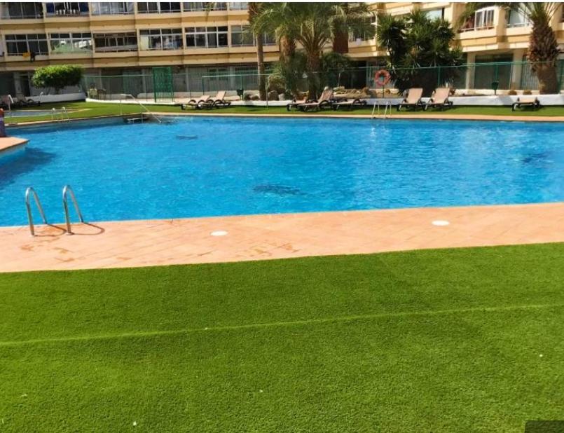 een groot blauw zwembad in een groot gebouw bij Apartaments Vacations Playa del Ingles in Playa del Inglés
