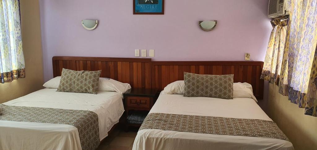 Postel nebo postele na pokoji v ubytování Hotel El Faro Malecon