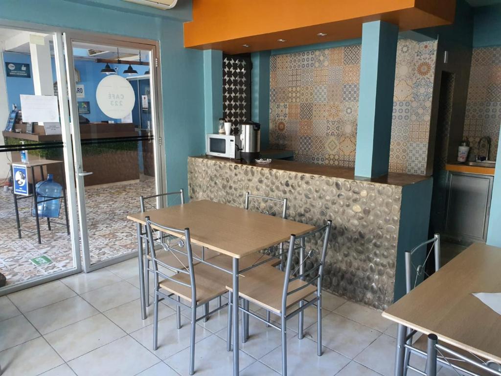 Příslušenství pro přípravu čaje a kávy v ubytování Hotel El Faro Malecon