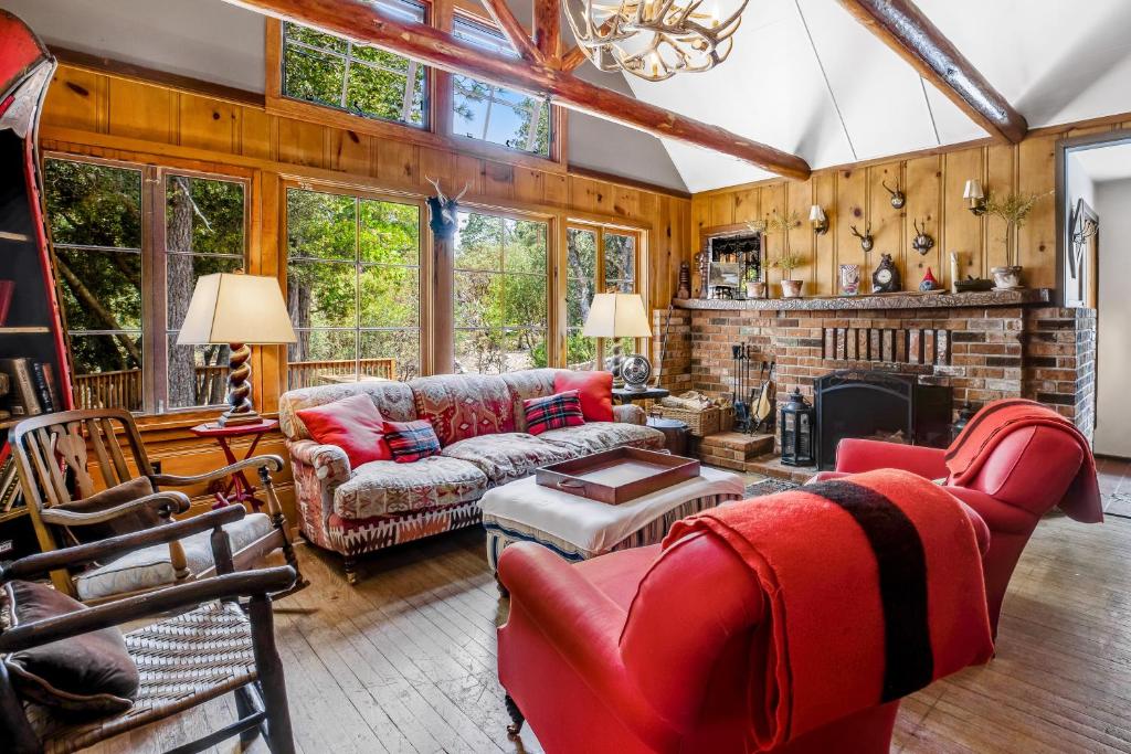 Χώρος καθιστικού στο Wildwood Cottage