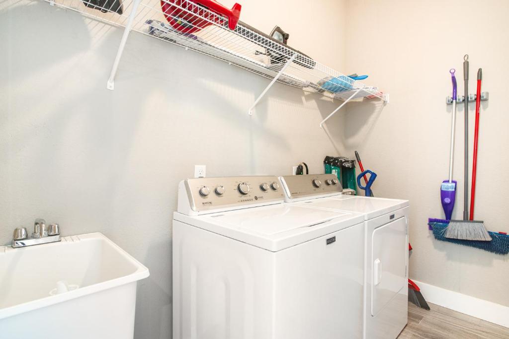 Wad-Free® is an Airbnb laundry essential! Save time, money, and energy  doing all that bedding 🧺 