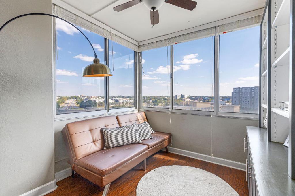 1406 Spacious modern, Fast WiFi, 1 FREE Parking - Housity