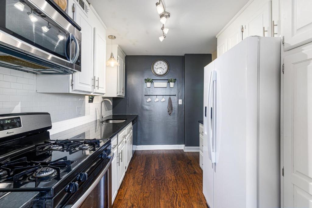 1406 Spacious modern, Fast WiFi, 1 FREE Parking - Appartement De Deux Chambres