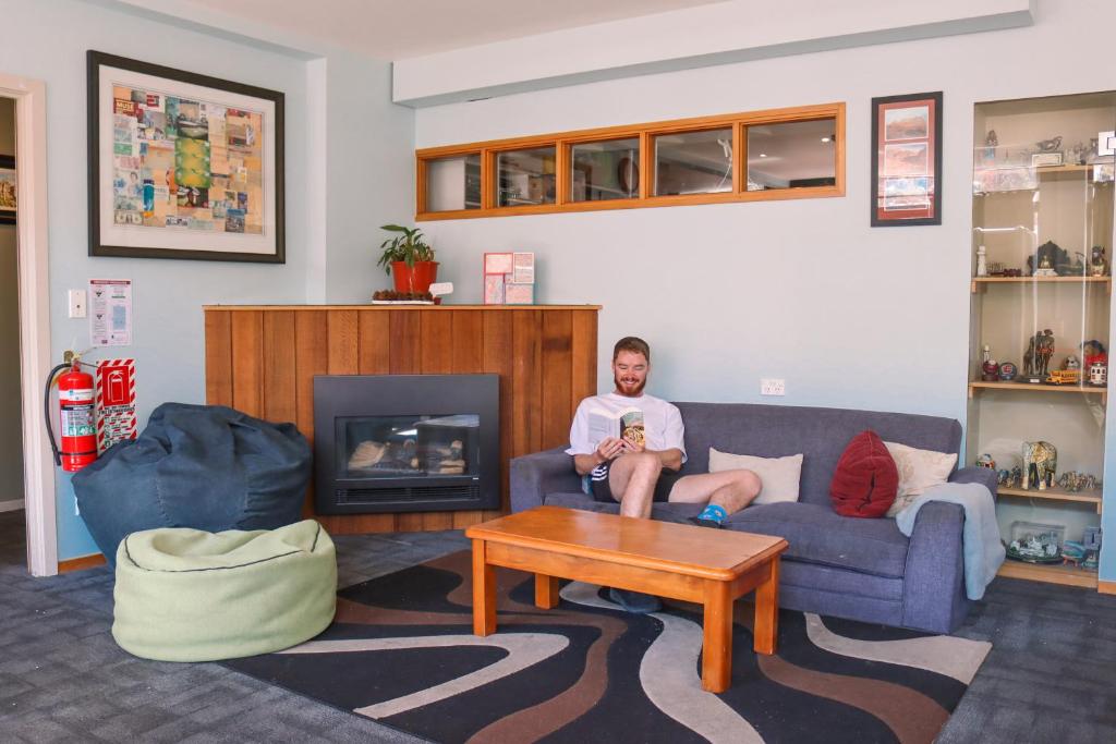 Posezení v ubytování Adventure Queenstown Hostel