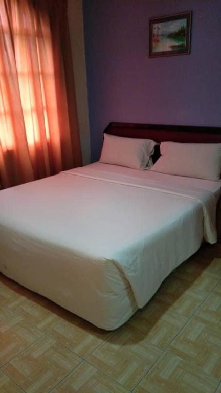 Postel nebo postele na pokoji v ubytování TS Hotel - Taman Rinting