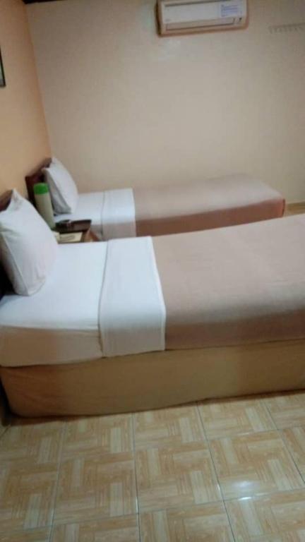 Postel nebo postele na pokoji v ubytování TS Hotel - Taman Rinting