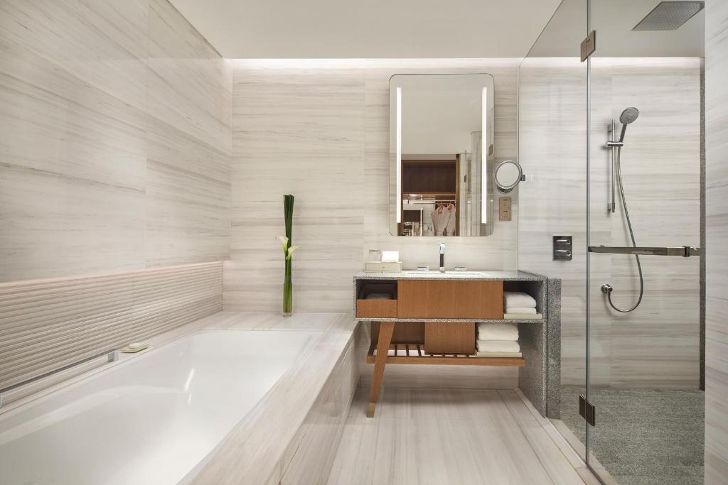 Hyatt Regency Guangzhou Zengcheng - King Room With City View - Clubzugang