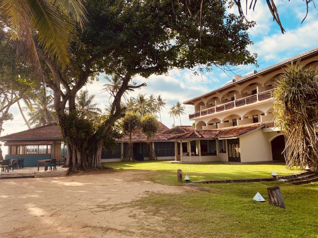 Zahrada ubytování Sri Gemunu Beach Resort
