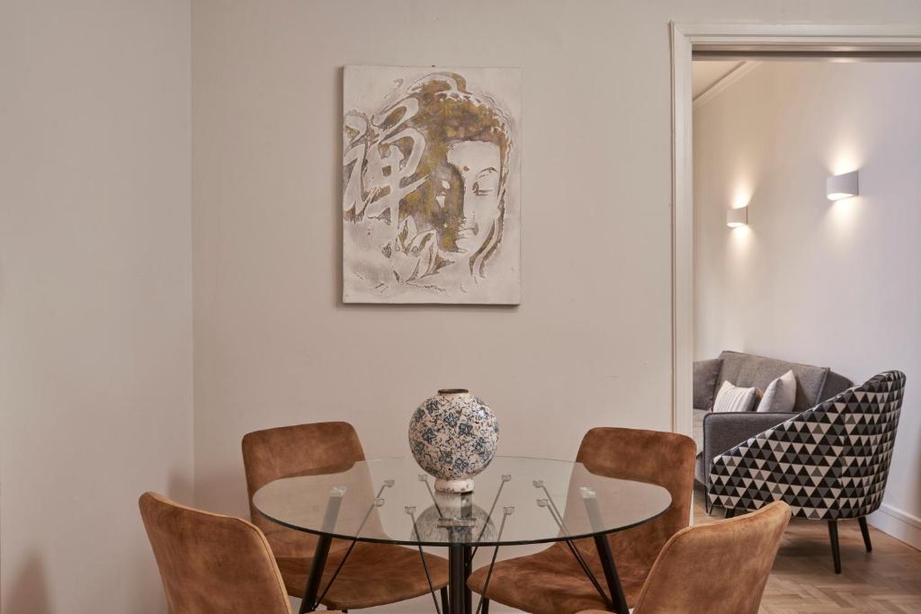 Posezení v ubytování Ilisia Park Contemporary 2BD Condo