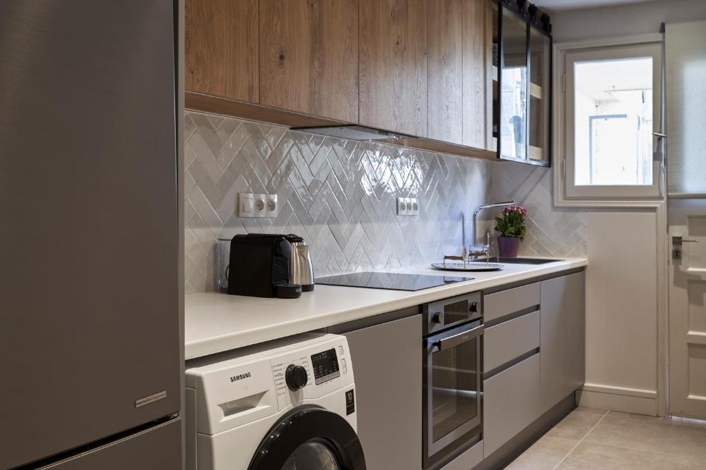 Kuchyň nebo kuchyňský kout v ubytování Ilisia Park Contemporary 2BD Condo