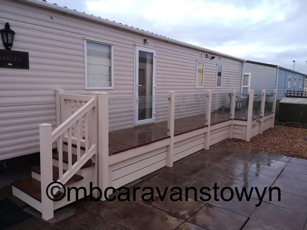 a mobile home with a porch and a deck at Seldongoldengates in Kinmel Bay