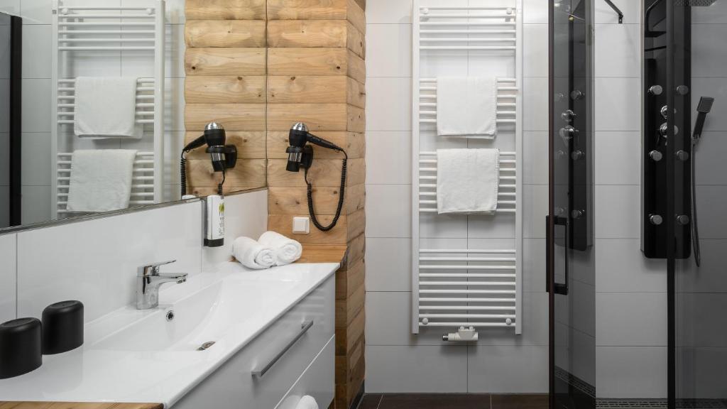 Koupelna v ubytování BODETALER BASECAMP LODGE - Bergsport- und Naturerlebnishotel