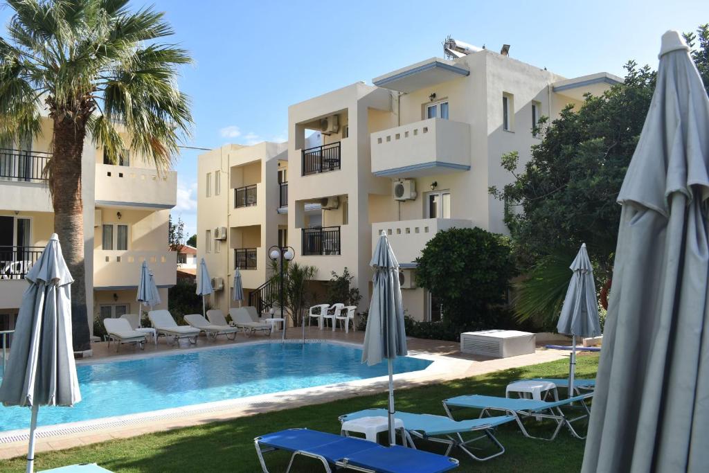 Bazén v ubytování Sunshine Studios & Apartments nebo v jeho okolí
