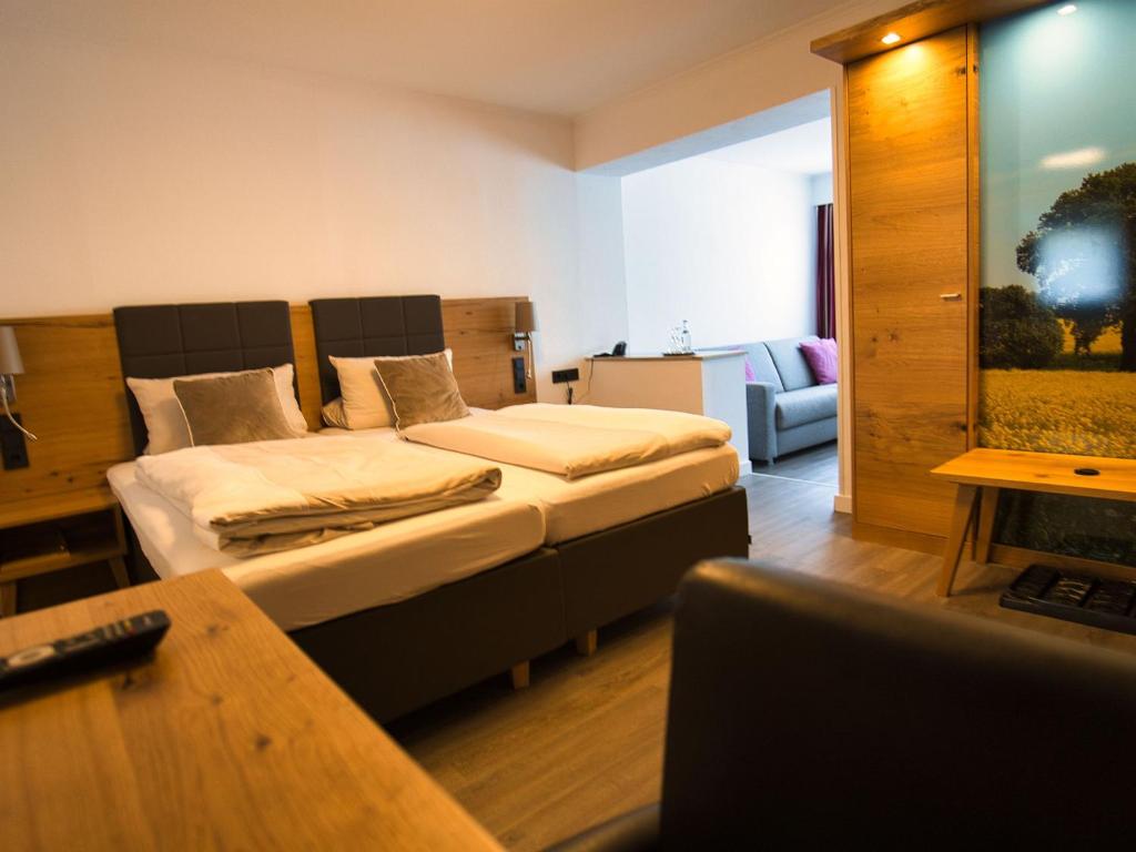 Postel nebo postele na pokoji v ubytování Hotel Holländer Hof