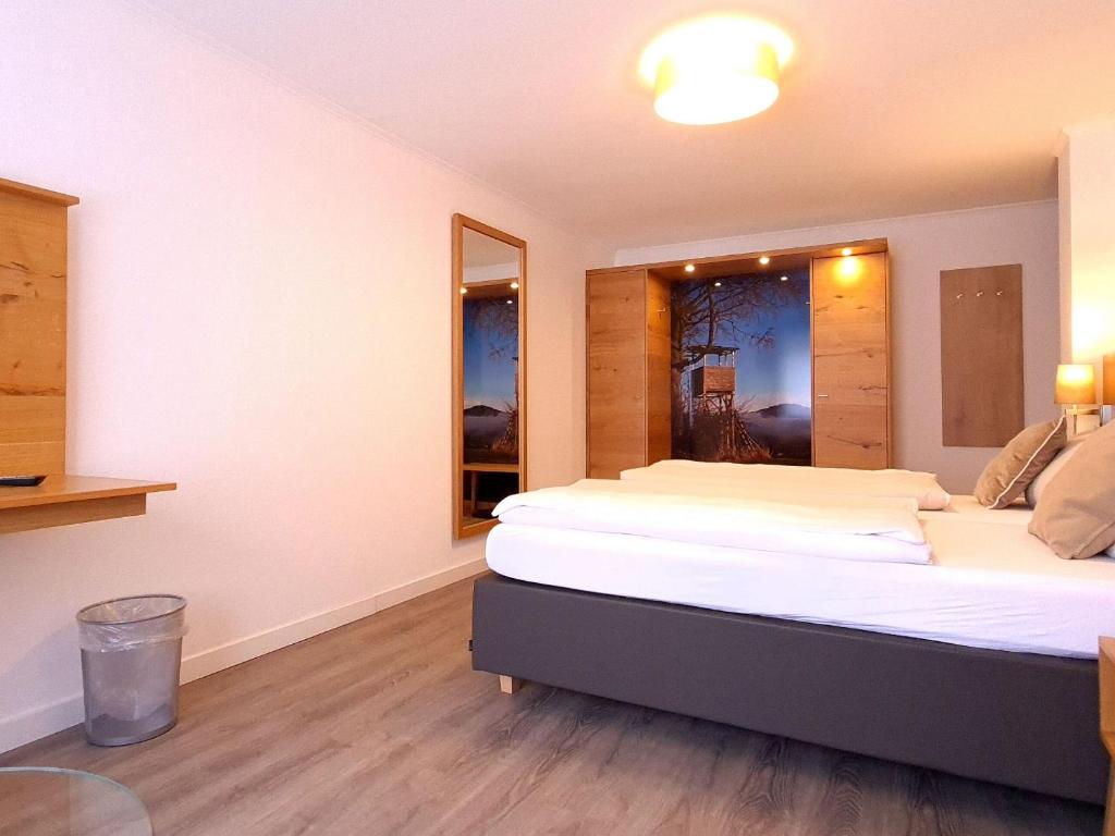 Postel nebo postele na pokoji v ubytování Hotel Holländer Hof