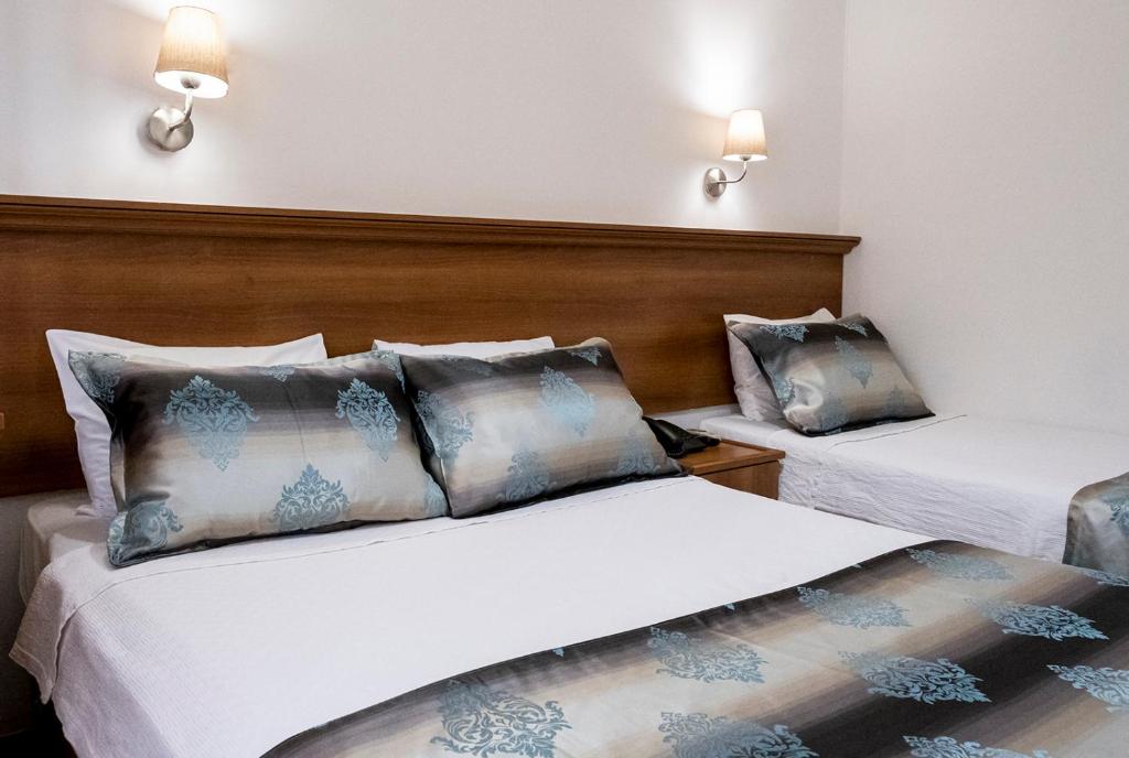 Postel nebo postele na pokoji v ubytování Kıspet Konak Hotel