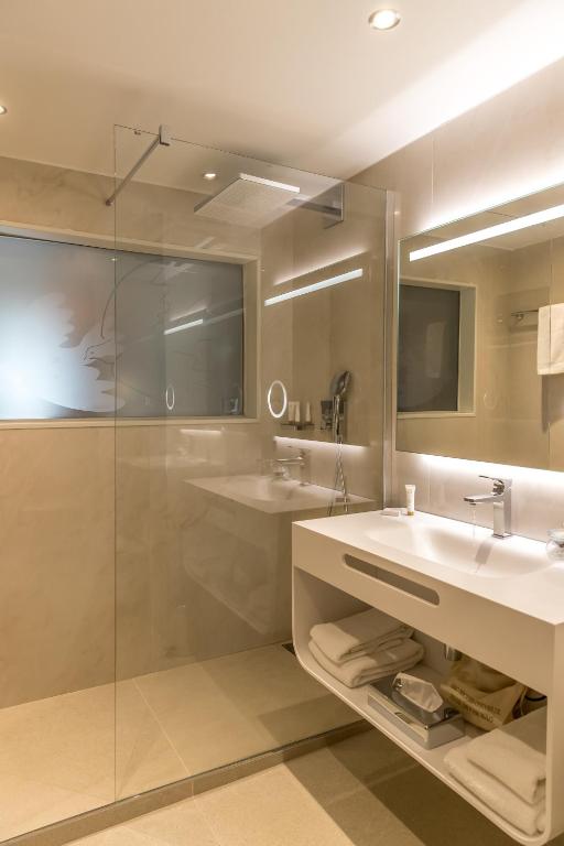 Koupelna v ubytování Hôtel & Spa Vatel