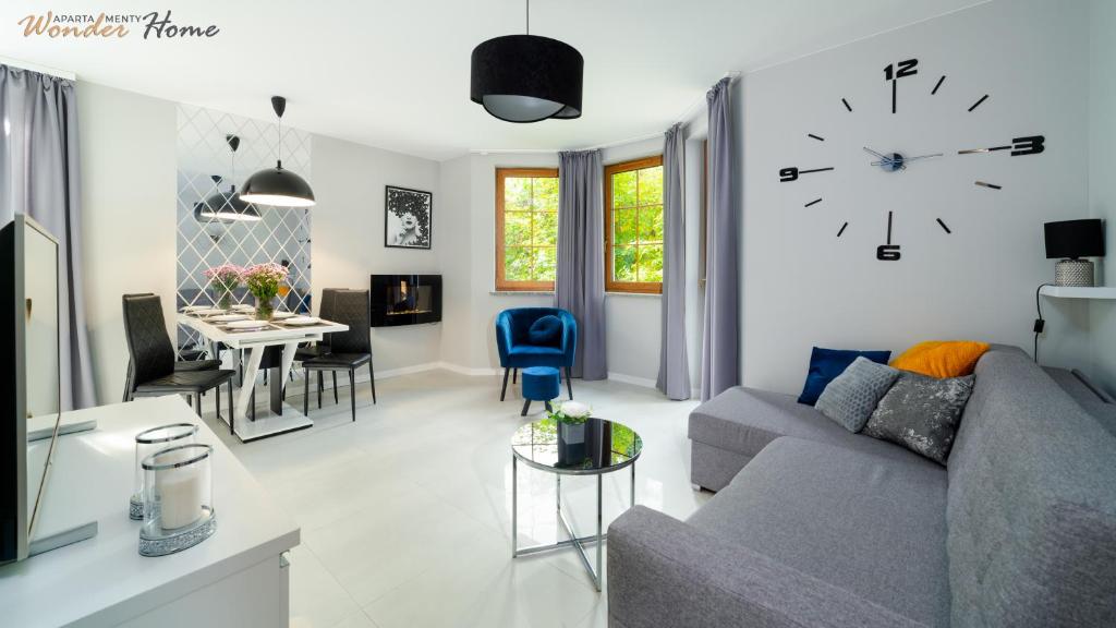 Televízia a/alebo spoločenská miestnosť v ubytovaní Wonder Home - Apartamenty położone blisko deptaka, licznych restauracji i sklepów
