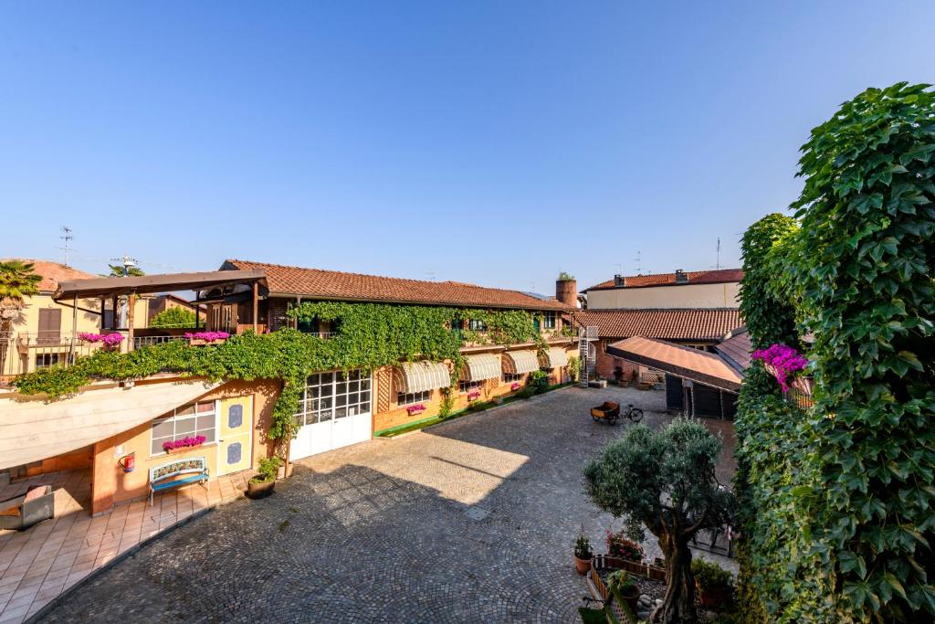 A garden outside Cantina Anzivino - Affittacamere