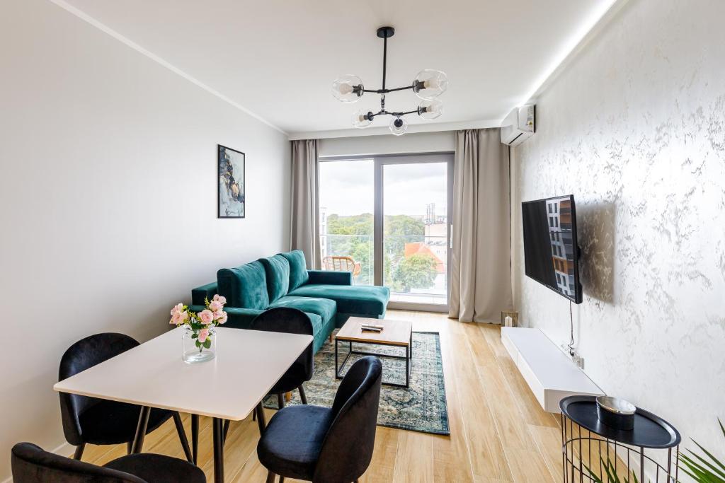 Televízia a/alebo spoločenská miestnosť v ubytovaní Balticus Apartamenty Deluxe Promenada Gwiazd 14