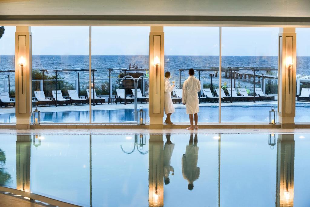 Bazén v ubytování Maritim Seehotel Timmendorfer Strand nebo v jeho okolí