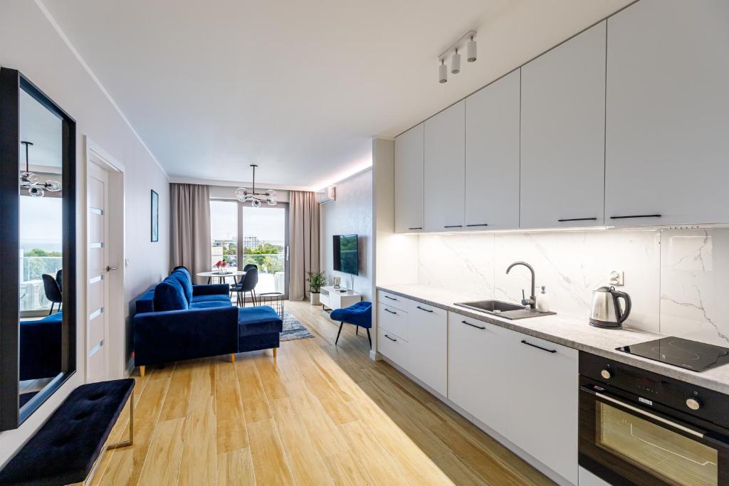 Kuchyňa alebo kuchynka v ubytovaní Balticus Apartamenty Deluxe Promenada Gwiazd 14
