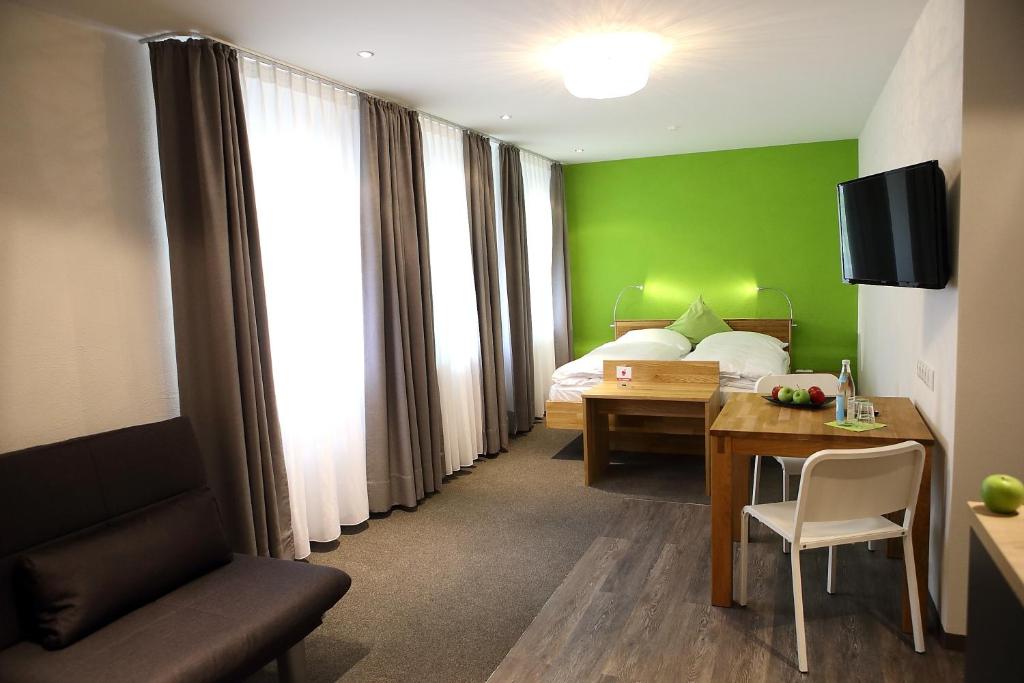 Postel nebo postele na pokoji v ubytování Schieners Hotel & Apfelhof Apartments