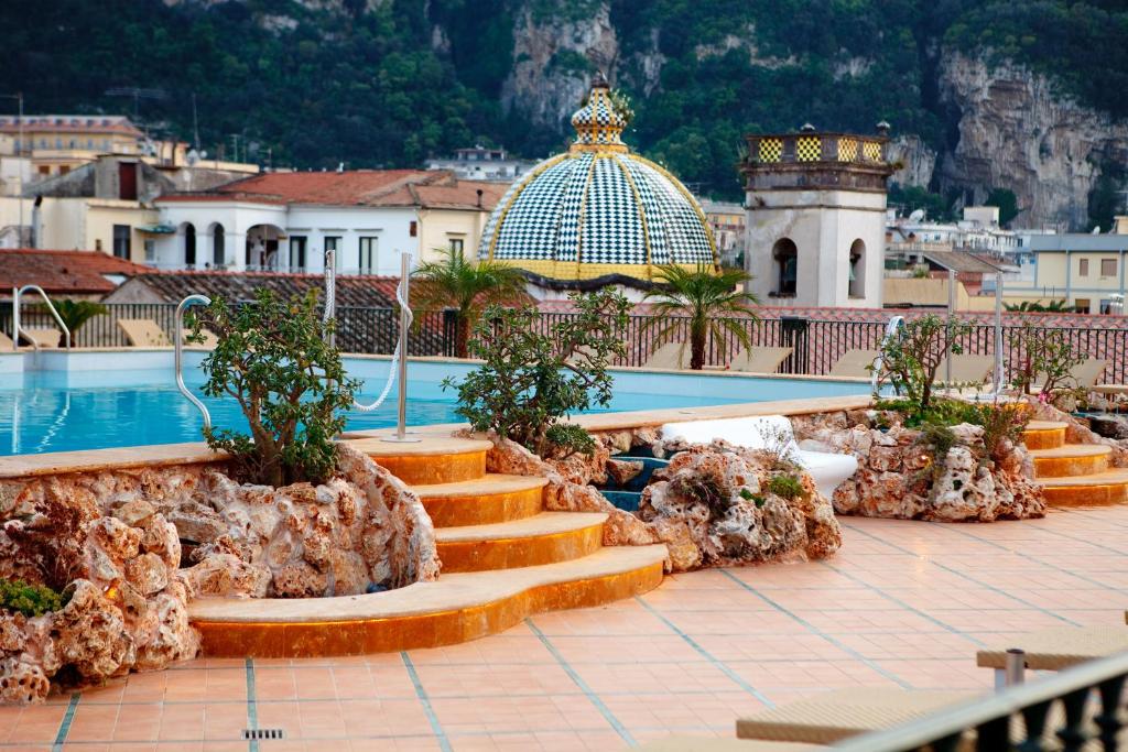 Bazén v ubytování Grand Hotel La Favorita nebo v jeho okolí