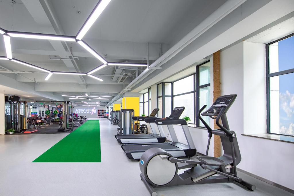 Fitness centrum a/nebo fitness zařízení v ubytování Atour Hotel Nanchang Aixi Lake