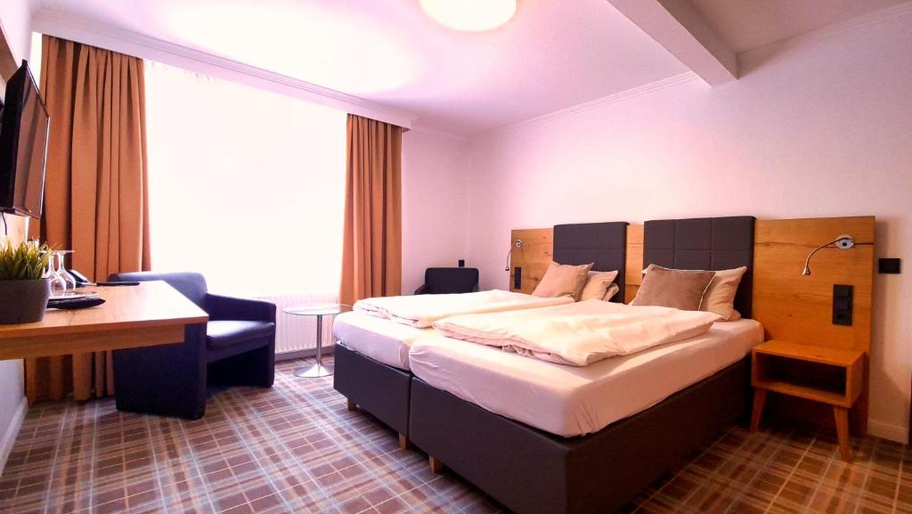 Postel nebo postele na pokoji v ubytování Hotel Holländer Hof