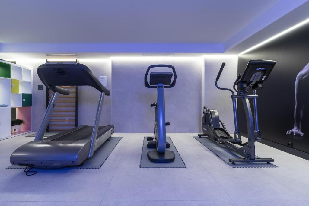 Fitness centrum a/nebo fitness zařízení v ubytování Suites Plaza Hotel & Wellness
