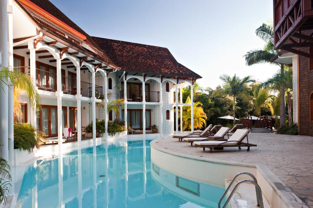 Bazén v ubytování Le Saint Alexis **** Hotel & Spa nebo v jeho okolí