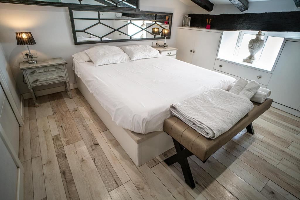 Atico con terraza y jacuzzi en el centro, Valencia – Precios ...