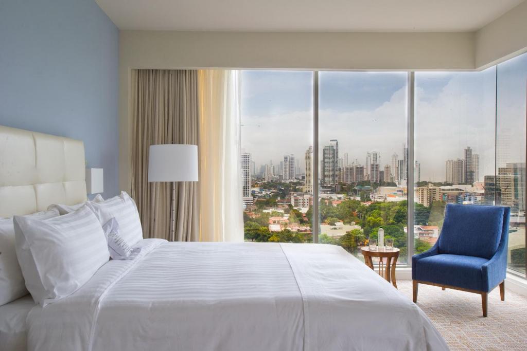Postel nebo postele na pokoji v ubytování Global Hotel Panama