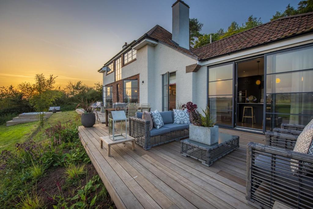 Decoy Farm House, Somerton (updated prices 2024)