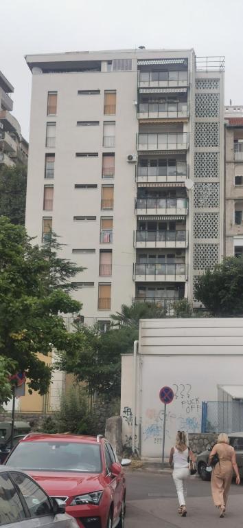 Budova, v ktorej sa apartmán nachádza