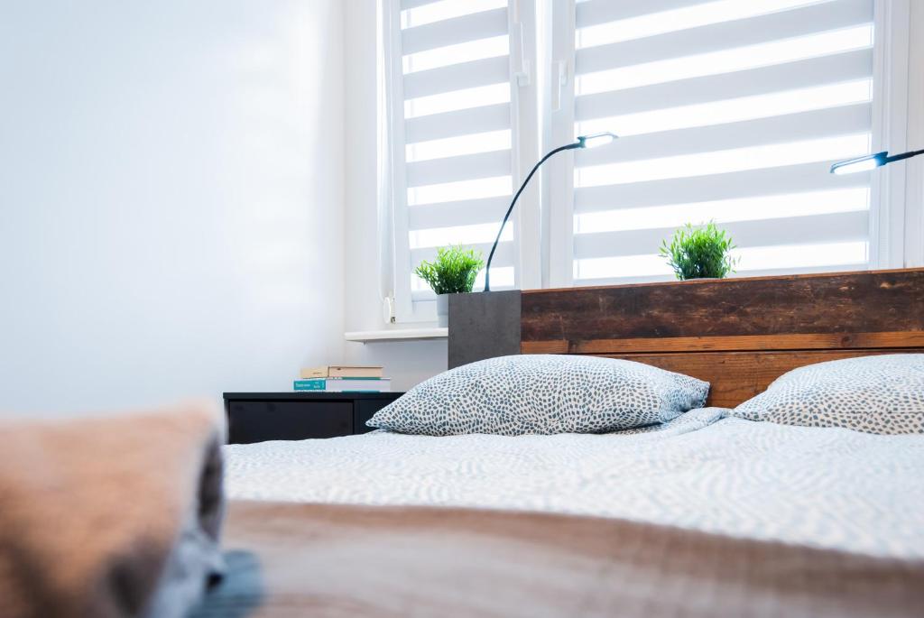 Posteľ alebo postele v izbe v ubytovaní Apartament z widokiem, 10min od morza