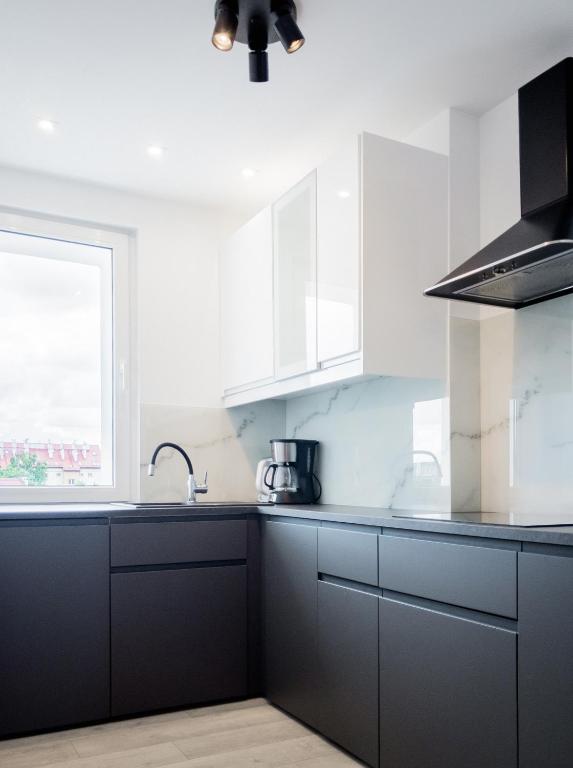Kuchyňa alebo kuchynka v ubytovaní Apartament z widokiem, 10min od morza