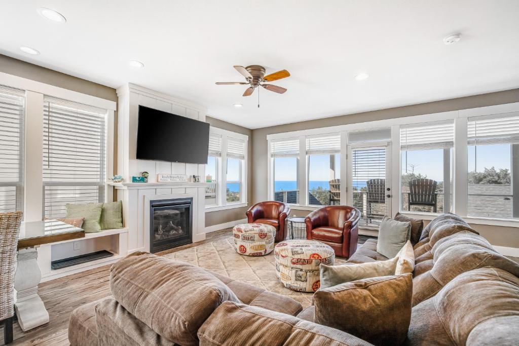 a living room with a couch and a fireplace at Driftwood Pearl in Lincoln City