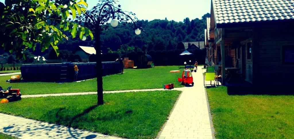 Vonkajšia záhrada v ubytovaní Chatki U Hanusi