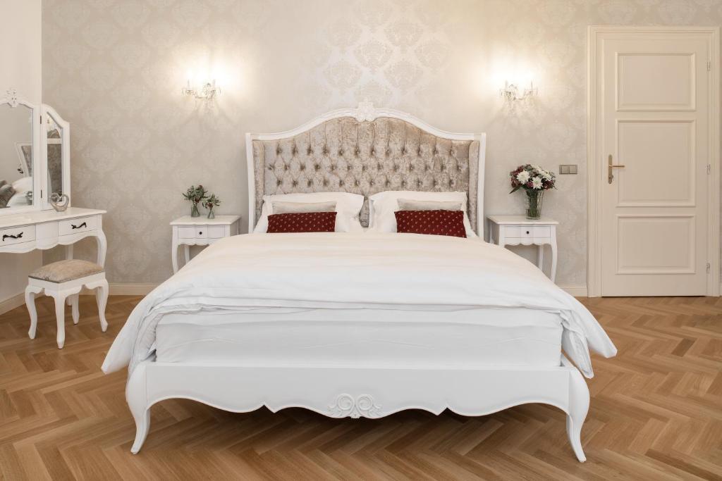 Hotel & Restaurant Chateau Trnová - Large Double Room