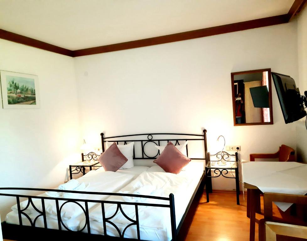 Łóżko lub łóżka w pokoju w obiekcie Apartments Edenhof