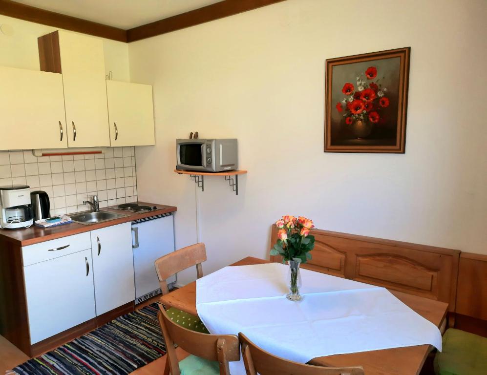 Kuchnia lub aneks kuchenny w obiekcie Apartments Edenhof