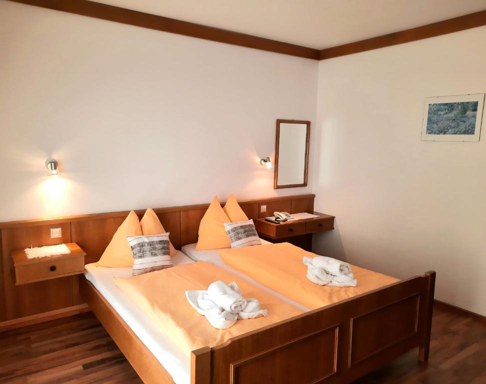 Łóżko lub łóżka w pokoju w obiekcie Apartments Edenhof