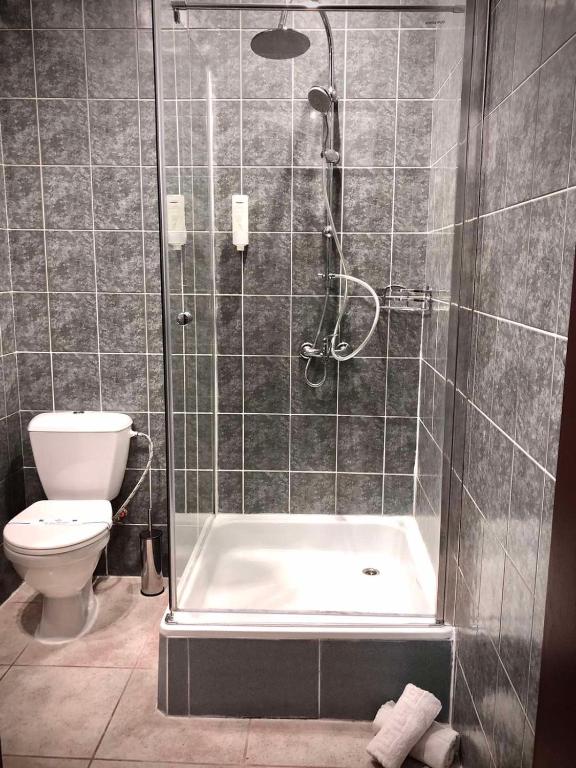 Koupelna v ubytování Atlant Hotel