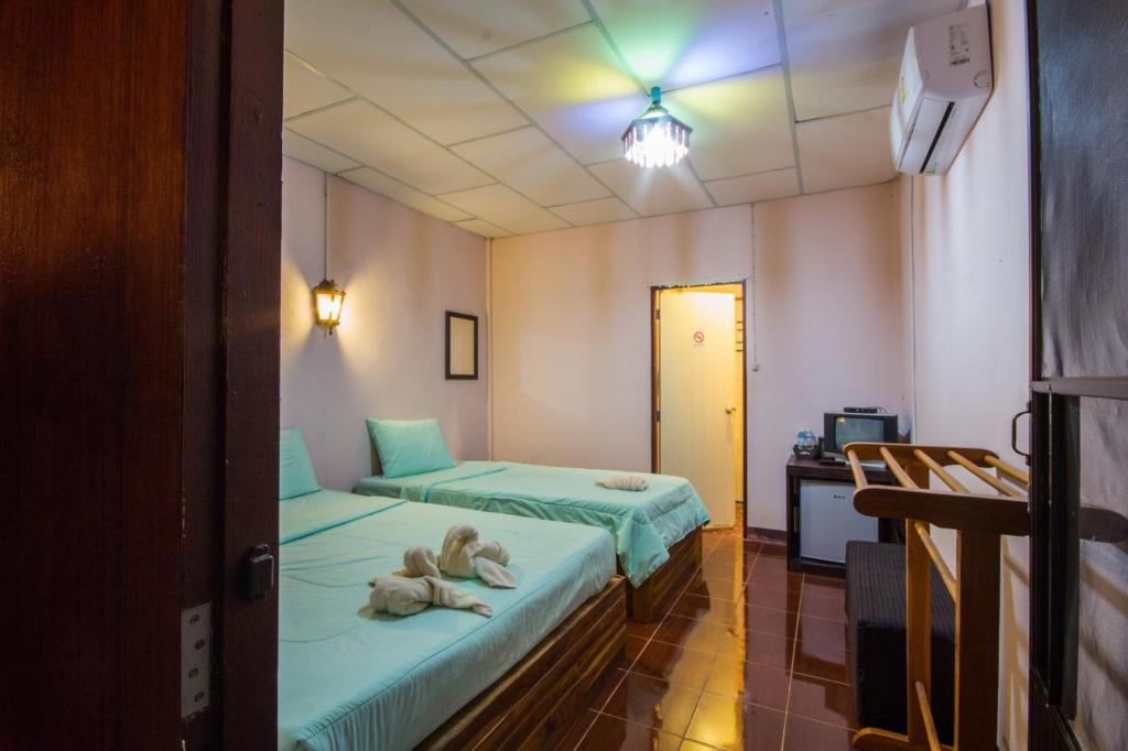 บ้านสวนศรเพชร - Sala Rei Com Vista Para O Jardim