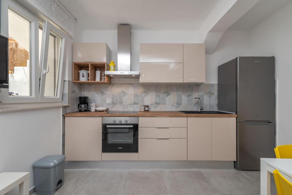 Kuchyňa alebo kuchynka v ubytovaní House POLUS